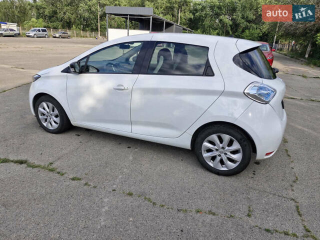 Белый Рено Зое, объемом двигателя 0 л и пробегом 82 тыс. км за 8200 $, фото 6 на Automoto.ua