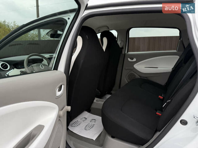 Белый Рено Зое, объемом двигателя 0 л и пробегом 125 тыс. км за 6700 $, фото 33 на Automoto.ua