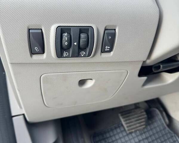 Білий Рено Зое, об'ємом двигуна 0 л та пробігом 100 тис. км за 7800 $, фото 25 на Automoto.ua