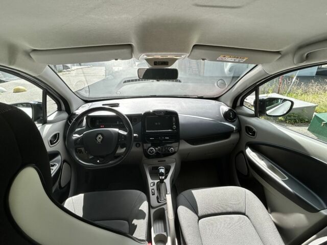 Белый Рено Зое, объемом двигателя 0 л и пробегом 93 тыс. км за 7500 $, фото 6 на Automoto.ua