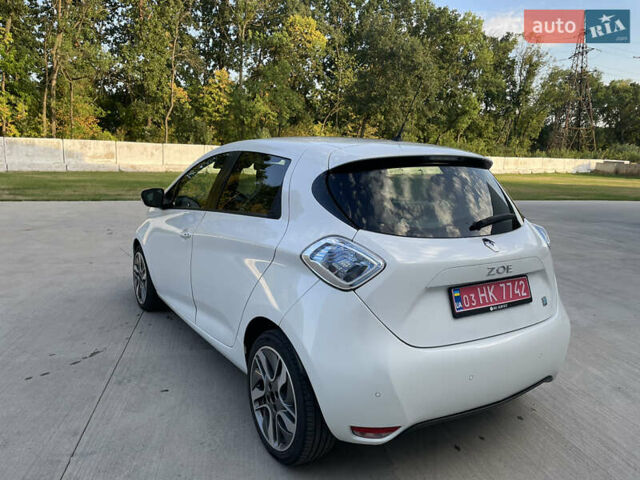 Белый Рено Зое, объемом двигателя 0 л и пробегом 74 тыс. км за 6900 $, фото 6 на Automoto.ua