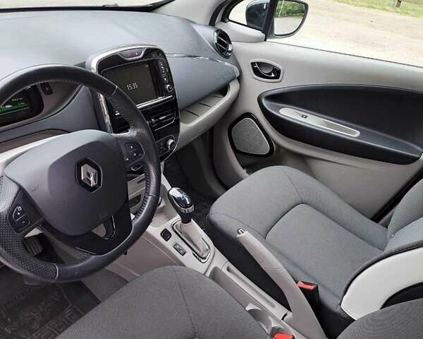 Белый Рено Зое, объемом двигателя 0 л и пробегом 65 тыс. км за 9800 $, фото 4 на Automoto.ua