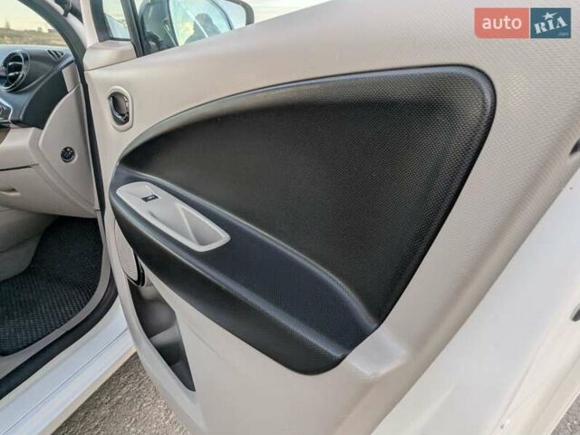 Белый Рено Зое, объемом двигателя 0 л и пробегом 51 тыс. км за 6995 $, фото 33 на Automoto.ua