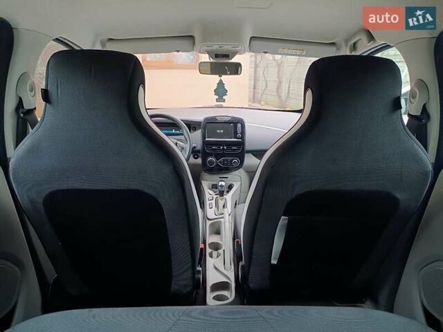 Білий Рено Зое, об'ємом двигуна 0 л та пробігом 130 тис. км за 6100 $, фото 4 на Automoto.ua