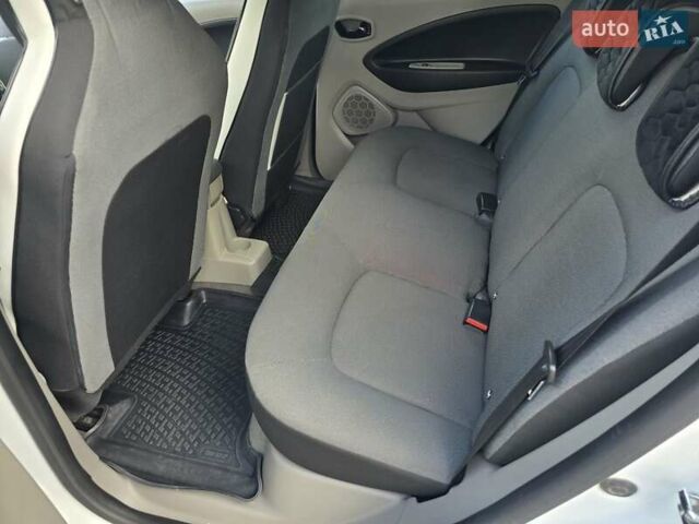 Белый Рено Зое, объемом двигателя 0 л и пробегом 107 тыс. км за 6900 $, фото 10 на Automoto.ua