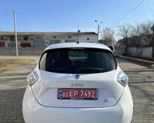 Белый Рено Зое, объемом двигателя 0 л и пробегом 50 тыс. км за 6700 $, фото 13 на Automoto.ua