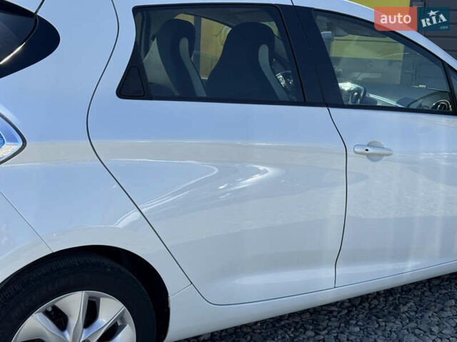 Білий Рено Зое, об'ємом двигуна 0 л та пробігом 98 тис. км за 6900 $, фото 29 на Automoto.ua
