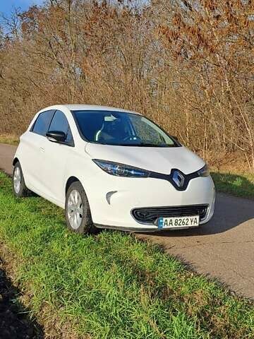 Белый Рено Зое, объемом двигателя 0 л и пробегом 163 тыс. км за 7950 $, фото 3 на Automoto.ua