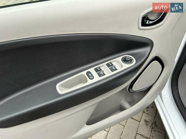 Білий Рено Зое, об'ємом двигуна 0 л та пробігом 87 тис. км за 7800 $, фото 7 на Automoto.ua