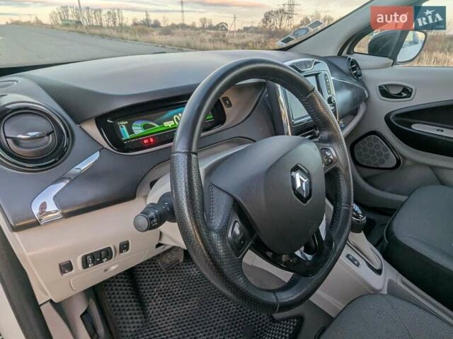 Белый Рено Зое, объемом двигателя 0 л и пробегом 51 тыс. км за 6995 $, фото 36 на Automoto.ua