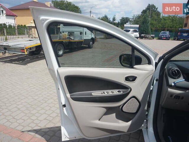 Білий Рено Зое, об'ємом двигуна 0 л та пробігом 109 тис. км за 6888 $, фото 26 на Automoto.ua
