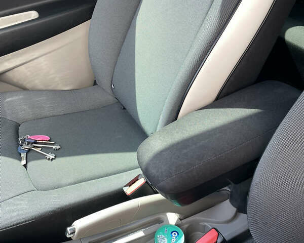 Белый Рено Зое, объемом двигателя 0 л и пробегом 71 тыс. км за 7000 $, фото 11 на Automoto.ua