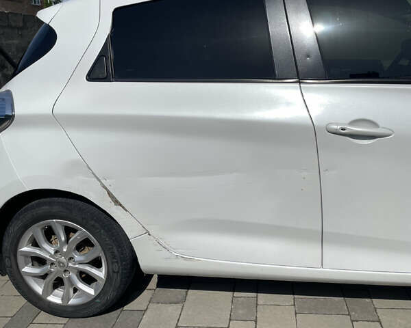 Белый Рено Зое, объемом двигателя 0 л и пробегом 71 тыс. км за 7000 $, фото 5 на Automoto.ua