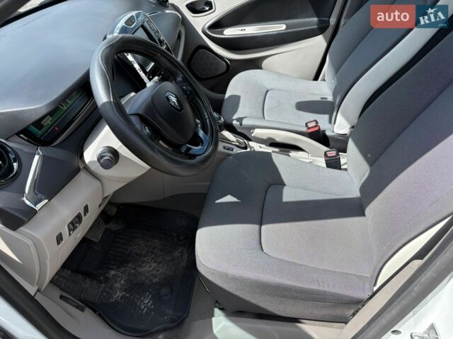 Білий Рено Зое, об'ємом двигуна 0 л та пробігом 59 тис. км за 7850 $, фото 2 на Automoto.ua