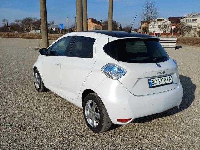 Белый Рено Зое, объемом двигателя 0 л и пробегом 131 тыс. км за 9399 $, фото 4 на Automoto.ua