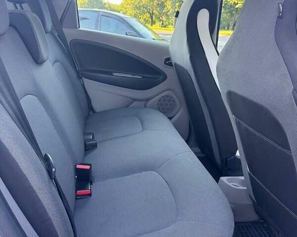 Білий Рено Зое, об'ємом двигуна 0 л та пробігом 100 тис. км за 7800 $, фото 35 на Automoto.ua