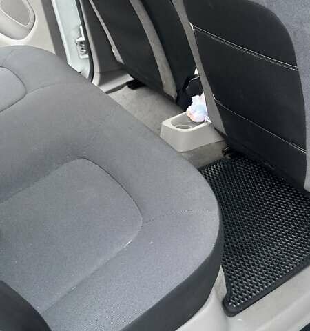 Белый Рено Зое, объемом двигателя 0 л и пробегом 147 тыс. км за 7000 $, фото 12 на Automoto.ua