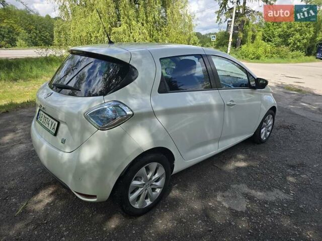 Белый Рено Зое, объемом двигателя 0 л и пробегом 107 тыс. км за 6900 $, фото 4 на Automoto.ua