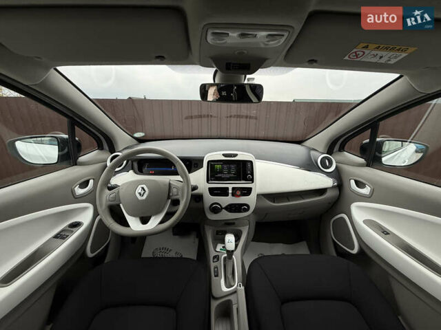 Белый Рено Зое, объемом двигателя 0 л и пробегом 125 тыс. км за 6700 $, фото 27 на Automoto.ua