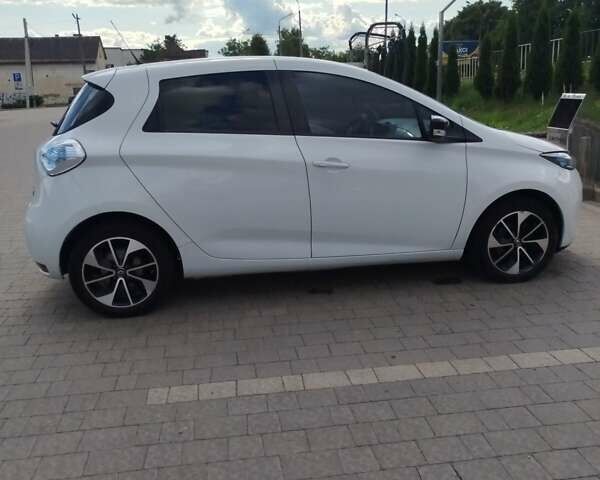 Белый Рено Зое, объемом двигателя 0 л и пробегом 161 тыс. км за 6300 $, фото 5 на Automoto.ua