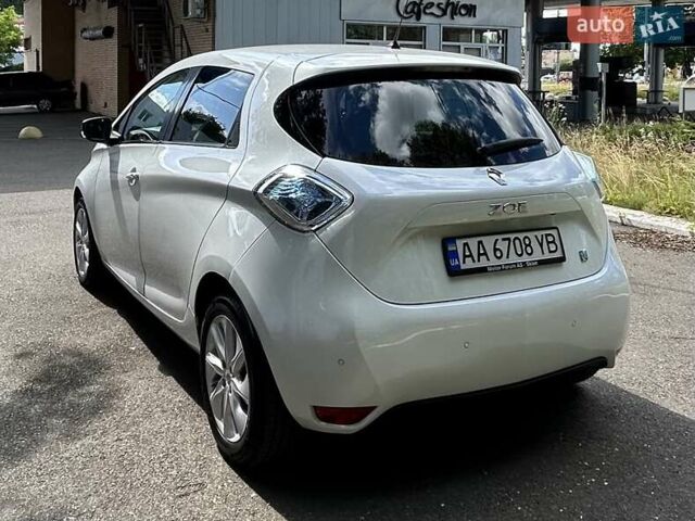 Белый Рено Зое, объемом двигателя 0 л и пробегом 94 тыс. км за 7500 $, фото 3 на Automoto.ua