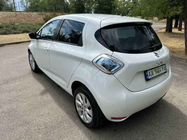 Белый Рено Зое, объемом двигателя 0 л и пробегом 170 тыс. км за 7500 $, фото 6 на Automoto.ua
