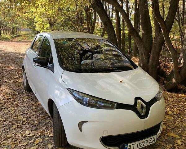 Белый Рено Зое, объемом двигателя 0 л и пробегом 92 тыс. км за 6800 $, фото 15 на Automoto.ua