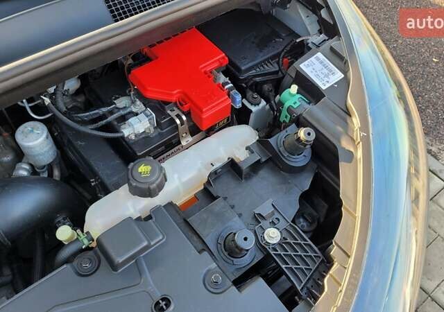 Белый Рено Зое, объемом двигателя 0 л и пробегом 113 тыс. км за 7200 $, фото 33 на Automoto.ua