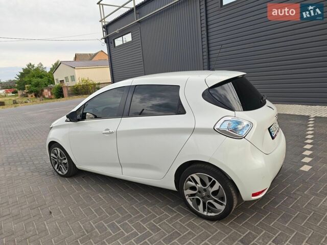 Белый Рено Зое, объемом двигателя 0 л и пробегом 129 тыс. км за 7800 $, фото 3 на Automoto.ua