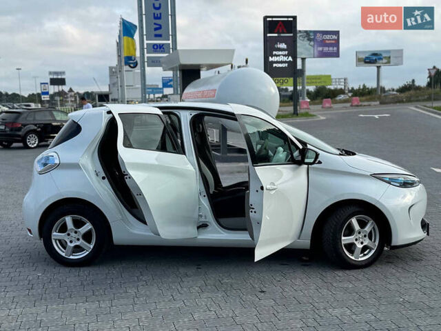 Белый Рено Зое, объемом двигателя 0 л и пробегом 164 тыс. км за 5999 $, фото 38 на Automoto.ua
