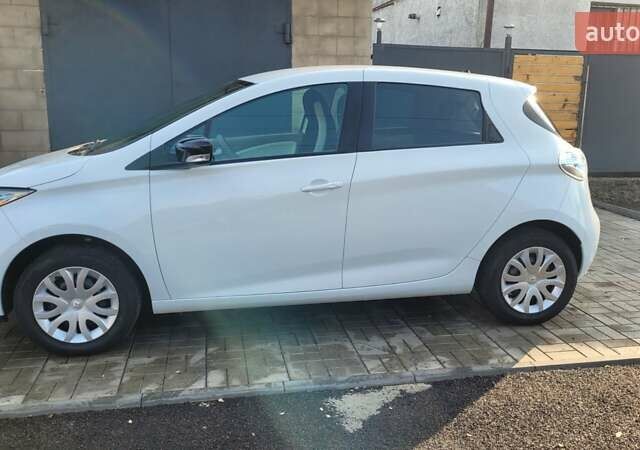 Белый Рено Зое, объемом двигателя 0 л и пробегом 113 тыс. км за 7200 $, фото 4 на Automoto.ua