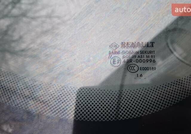 Белый Рено Зое, объемом двигателя 0 л и пробегом 61 тыс. км за 6600 $, фото 22 на Automoto.ua