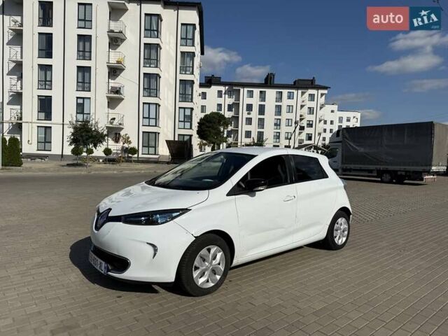 Белый Рено Зое, объемом двигателя 0 л и пробегом 147 тыс. км за 5900 $, фото 7 на Automoto.ua