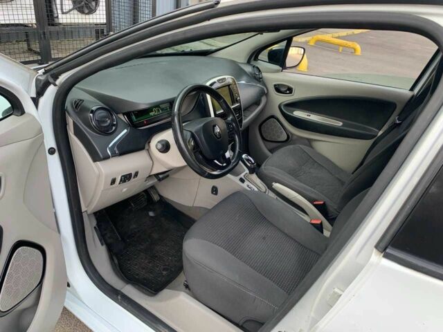Белый Рено Зое, объемом двигателя 0 л и пробегом 300 тыс. км за 4299 $, фото 8 на Automoto.ua