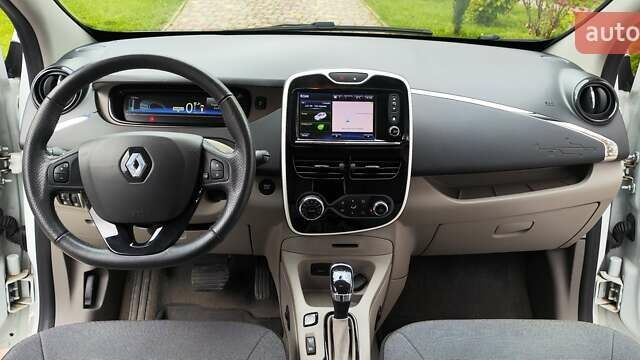 Білий Рено Зое, об'ємом двигуна 0 л та пробігом 50 тис. км за 7950 $, фото 19 на Automoto.ua
