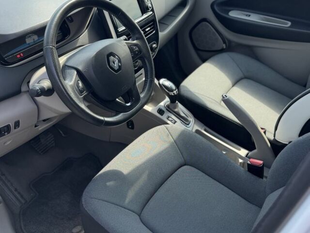 Білий Рено Зое, об'ємом двигуна 0 л та пробігом 155 тис. км за 6999 $, фото 5 на Automoto.ua