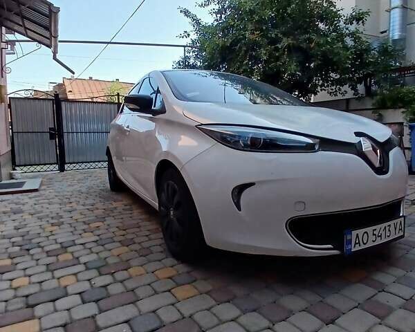 Белый Рено Зое, объемом двигателя 0 л и пробегом 200 тыс. км за 5350 $, фото 1 на Automoto.ua