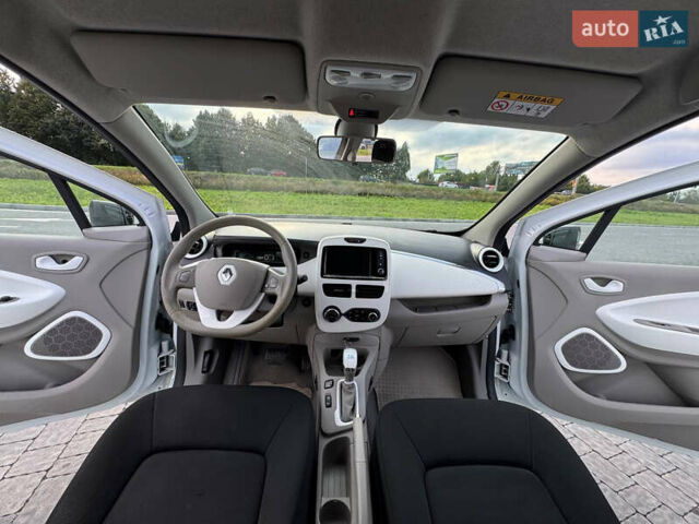 Белый Рено Зое, объемом двигателя 0 л и пробегом 164 тыс. км за 5999 $, фото 5 на Automoto.ua