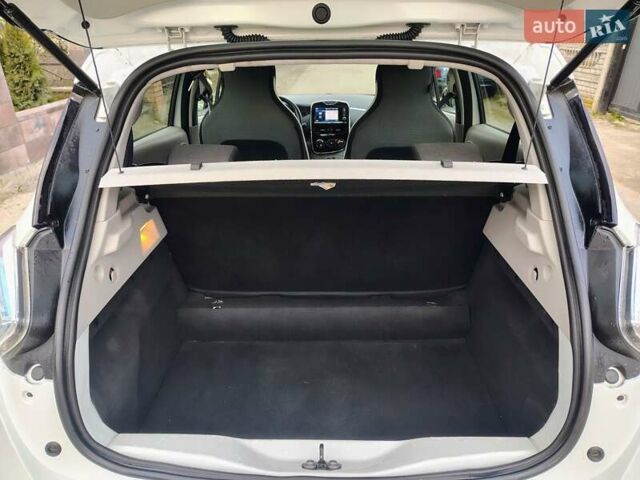 Білий Рено Зое, об'ємом двигуна 0 л та пробігом 40 тис. км за 6900 $, фото 7 на Automoto.ua