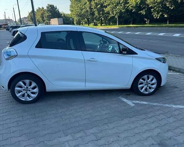 Білий Рено Зое, об'ємом двигуна 0 л та пробігом 100 тис. км за 7800 $, фото 5 на Automoto.ua