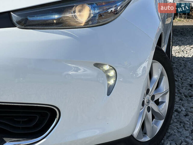 Білий Рено Зое, об'ємом двигуна 0 л та пробігом 98 тис. км за 6900 $, фото 8 на Automoto.ua