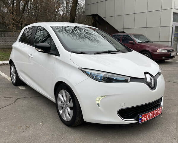 Белый Рено Зое, объемом двигателя 0 л и пробегом 115 тыс. км за 7100 $, фото 2 на Automoto.ua