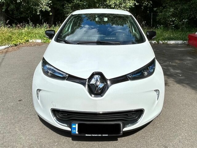 Белый Рено Зое, объемом двигателя 0 л и пробегом 93 тыс. км за 7500 $, фото 3 на Automoto.ua