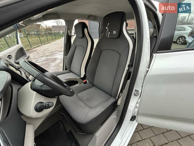 Білий Рено Зое, об'ємом двигуна 0 л та пробігом 87 тис. км за 7800 $, фото 13 на Automoto.ua