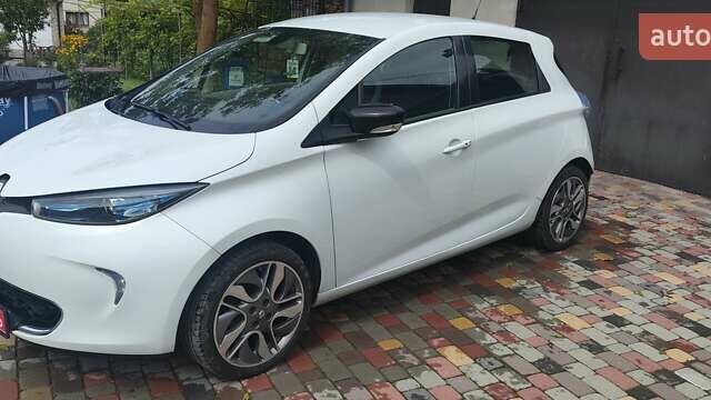 Белый Рено Зое, объемом двигателя 0 л и пробегом 71 тыс. км за 7850 $, фото 4 на Automoto.ua