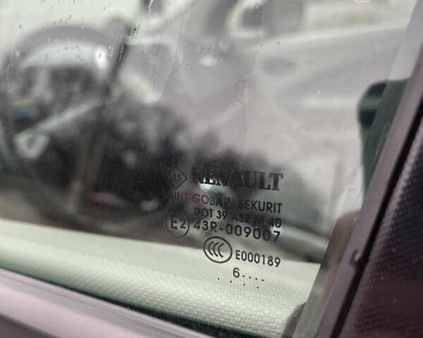 Белый Рено Зое, объемом двигателя 0 л и пробегом 115 тыс. км за 7100 $, фото 9 на Automoto.ua