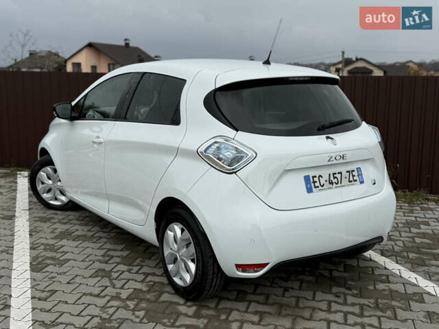 Белый Рено Зое, объемом двигателя 0 л и пробегом 125 тыс. км за 6700 $, фото 16 на Automoto.ua