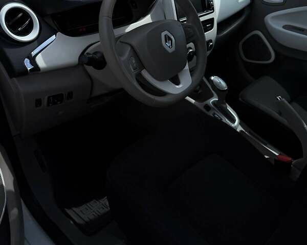 Белый Рено Зое, объемом двигателя 0 л и пробегом 108 тыс. км за 6999 $, фото 15 на Automoto.ua