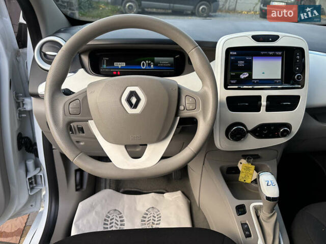 Білий Рено Зое, об'ємом двигуна 0 л та пробігом 116 тис. км за 6599 $, фото 8 на Automoto.ua