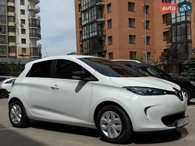 Белый Рено Зое, объемом двигателя 0 л и пробегом 50 тыс. км за 7650 $, фото 1 на Automoto.ua